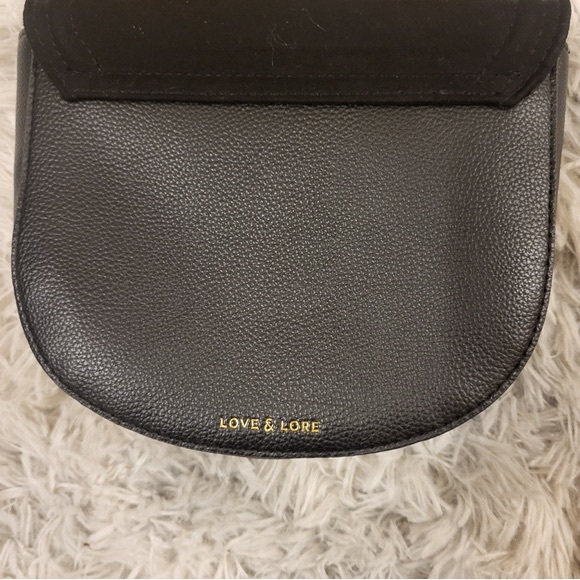 Nwot Love  Lore gold chain crossbody - Picture 4 of 8